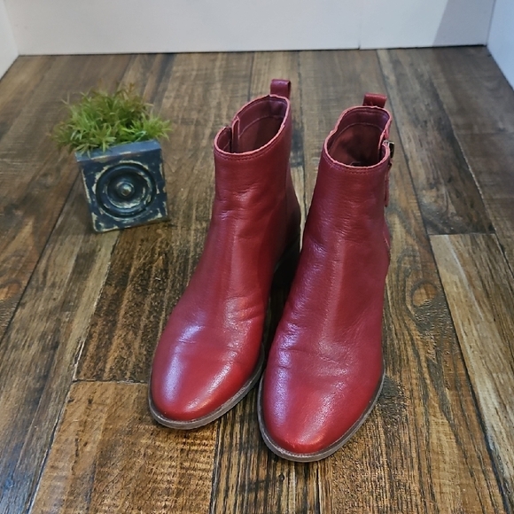 Copper Key Women's Crimson Red Leather Ankle Booties‎ (Made In Brazil) Size 7 - Picture 6 of 12